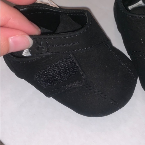 Baby shoes! NWOT - Picture 4 of 6